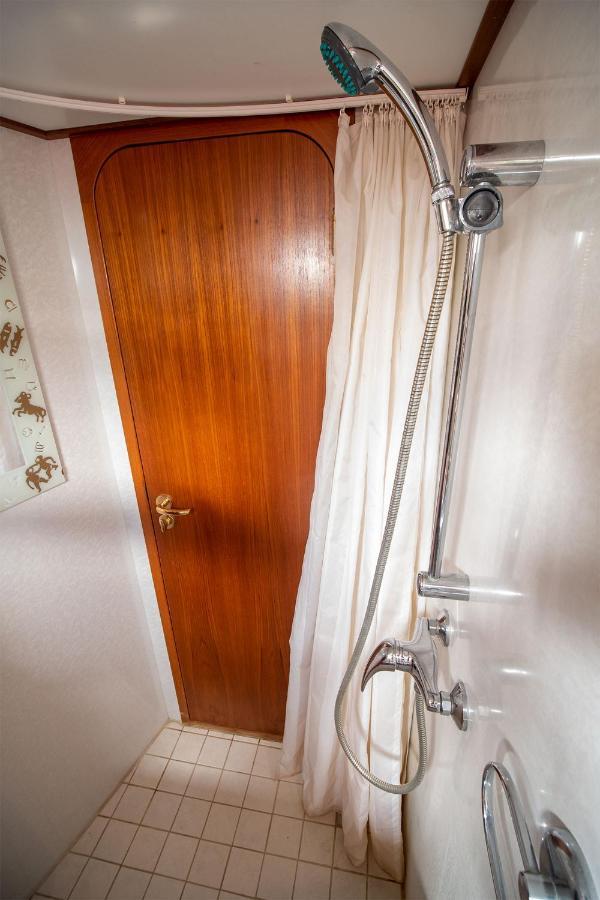 ホテル Vedette Hollandaise De 13 M Pour Sejour Insolite Nivillac エクステリア 写真